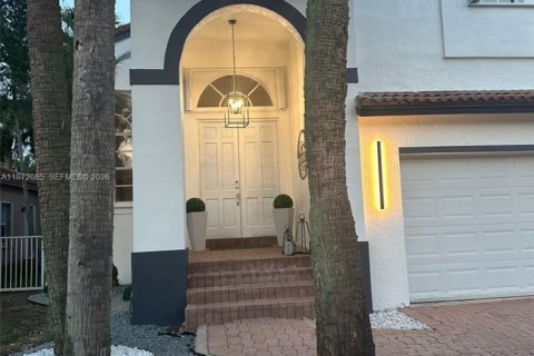 Villa ou maison à louer à Pembroke Pines, Floride: 4 chambres, 233.46 m2 № 2042283 - photo 4