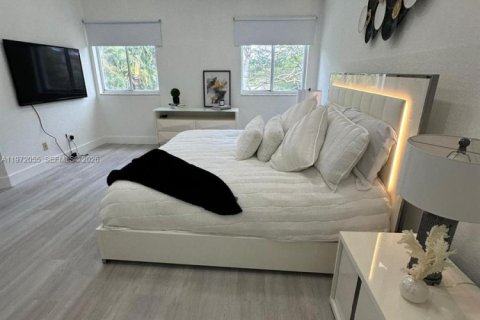 Villa ou maison à louer à Pembroke Pines, Floride: 4 chambres, 233.46 m2 № 2042283 - photo 11