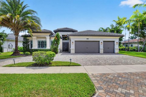 House in Delray Beach, Florida 5 bedrooms, 368.64 sq.m. № 2327662