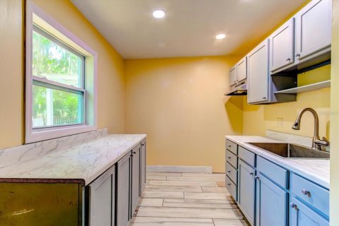 House in New Smyrna Beach, Florida 2 bedrooms, 88.54 sq.m. № 2120358 - photo 17