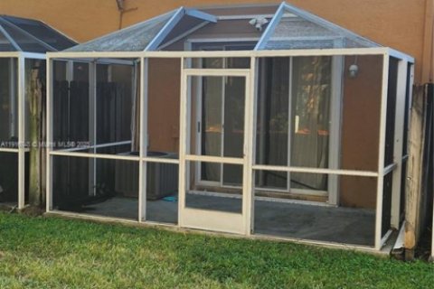 Adosado en venta en Weston, Florida, 2 dormitorios, 105.07 m2 № 1972772 - foto 3