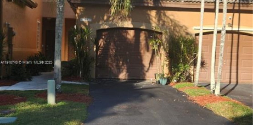 Adosado en Weston, Florida 2 dormitorios, 105.07 m2 № 1972772