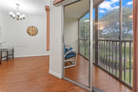 Condo in Pembroke Pines, Florida, 1 bedroom  № 1683986 - photo 12