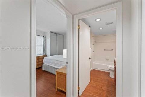 Condo in Pembroke Pines, Florida, 1 bedroom  № 1683986 - photo 21