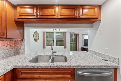 Condo in Pembroke Pines, Florida, 1 bedroom  № 1683986 - photo 9