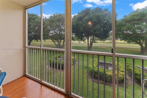 Condo in Pembroke Pines, Florida, 1 bedroom  № 1683986 - photo 14