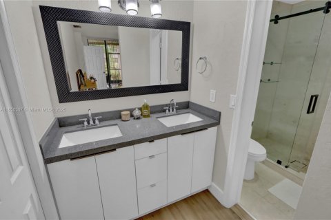 Condo in Coconut Creek, Florida, 3 bedrooms  № 1878844 - photo 20