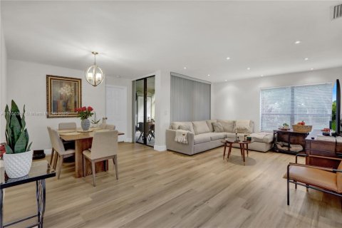Condo in Coconut Creek, Florida, 3 bedrooms  № 1878844 - photo 4