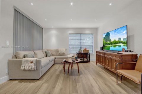 Condo in Coconut Creek, Florida, 3 bedrooms  № 1878844 - photo 8