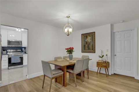 Condo in Coconut Creek, Florida, 3 bedrooms  № 1878844 - photo 6