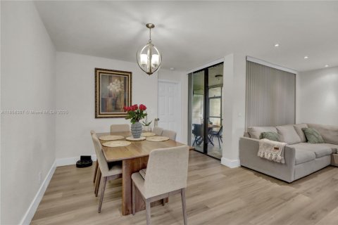 Condo in Coconut Creek, Florida, 3 bedrooms  № 1878844 - photo 5