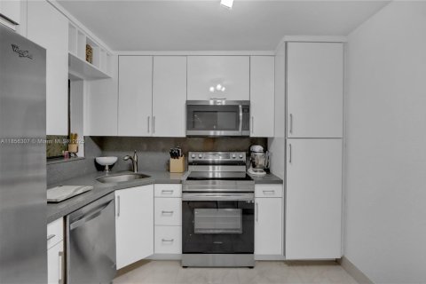 Condo in Coconut Creek, Florida, 3 bedrooms  № 1878844 - photo 14