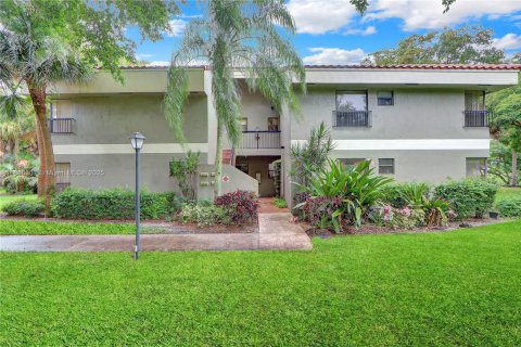 Condo in Coconut Creek, Florida, 3 bedrooms  № 1878844 - photo 1