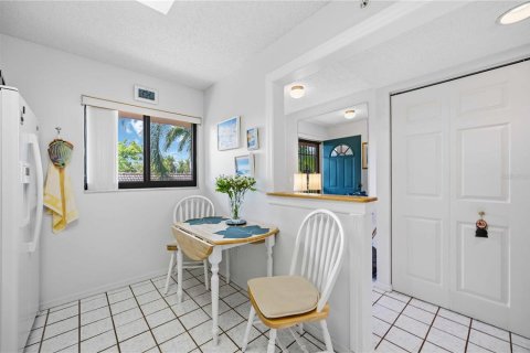 Condo in Sarasota, Florida, 2 bedrooms  № 2345224 - photo 13