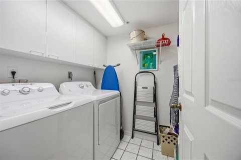 Condo in Sarasota, Florida, 2 bedrooms  № 2345224 - photo 23