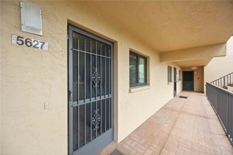 Condo in Sarasota, Florida, 2 bedrooms  № 2345224 - photo 2