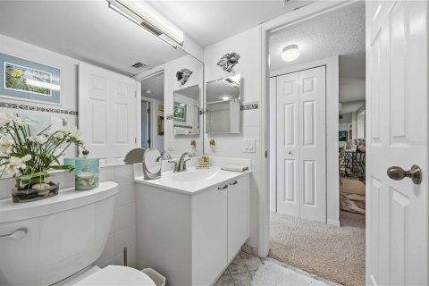 Condo in Sarasota, Florida, 2 bedrooms  № 2345224 - photo 20