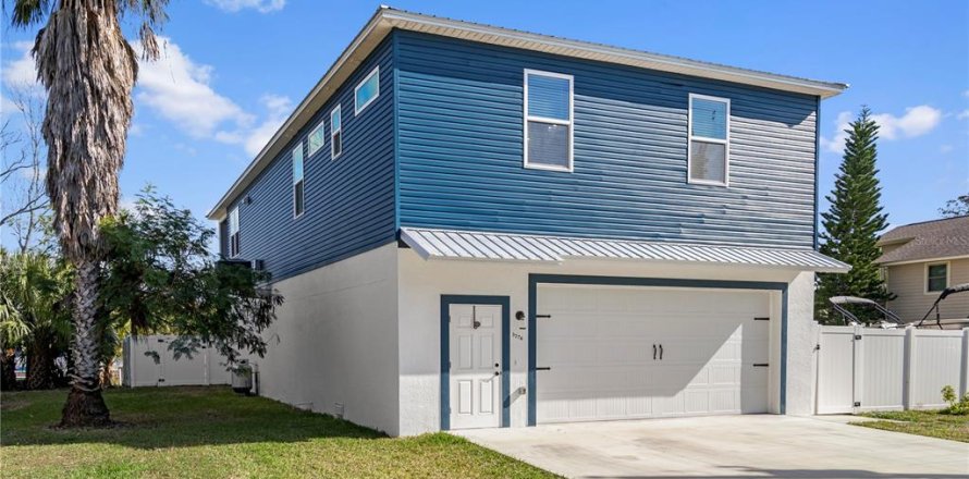 House in Hernando Beach, Florida 3 bedrooms, 150.87 sq.m. № 1538288