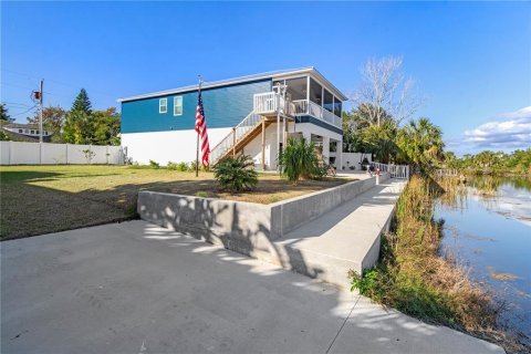 House in Hernando Beach, Florida 3 bedrooms, 150.87 sq.m. № 1538288 - photo 2