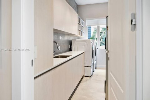 Villa ou maison à louer à Miami, Floride: 4 chambres, 352.1 m2 № 1990739 - photo 16