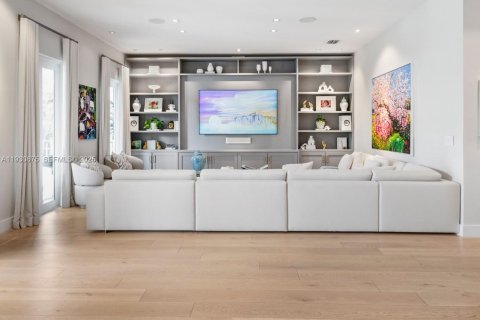 Villa ou maison à louer à Miami, Floride: 4 chambres, 352.1 m2 № 1990739 - photo 9