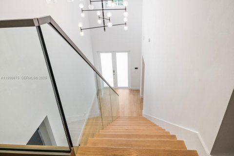 Villa ou maison à louer à Miami, Floride: 4 chambres, 352.1 m2 № 1990739 - photo 5