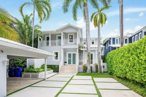 Villa ou maison à louer à Miami, Floride: 4 chambres, 352.1 m2 № 1990739 - photo 2