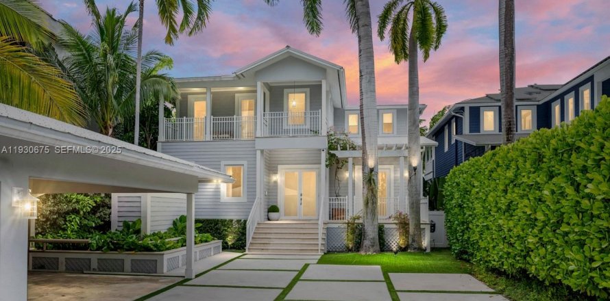 Villa ou maison à Miami, Floride 4 chambres, 352.1 m2 № 1990739