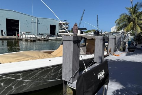 Villa ou maison à louer à Miami, Floride: 4 chambres, 352.1 m2 № 1990739 - photo 17