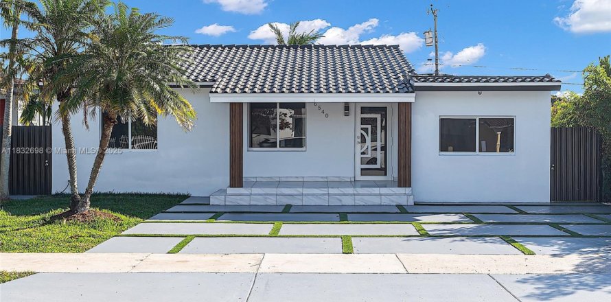 House in Miami, Florida 4 bedrooms, 170.48 sq.m. № 1825924