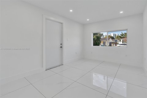 Villa ou maison à vendre à Miami, Floride: 4 chambres, 170.48 m2 № 1825924 - photo 27
