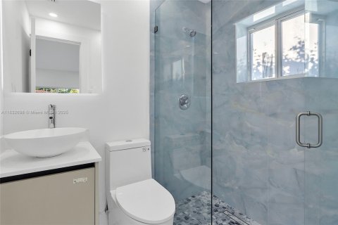 House in Miami, Florida 4 bedrooms, 170.48 sq.m. № 1825924 - photo 25