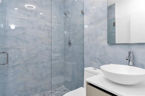 House in Miami, Florida 4 bedrooms, 170.48 sq.m. № 1825924 - photo 24