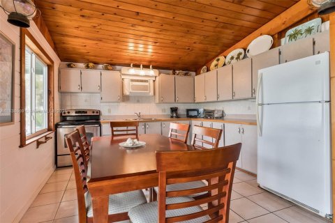 House in Key Largo, Florida 3 bedrooms, 89.19 sq.m. № 1821812 - photo 9