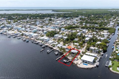House in Key Largo, Florida 3 bedrooms, 89.19 sq.m. № 1821812 - photo 28
