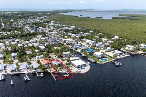 House in Key Largo, Florida 3 bedrooms, 89.19 sq.m. № 1821812 - photo 1