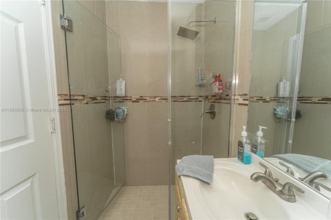 House in Miami Shores, Florida 4 bedrooms, 102.56 sq.m. № 1891245 - photo 14