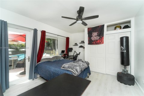 House in Miami Shores, Florida 4 bedrooms, 102.56 sq.m. № 1891245 - photo 16