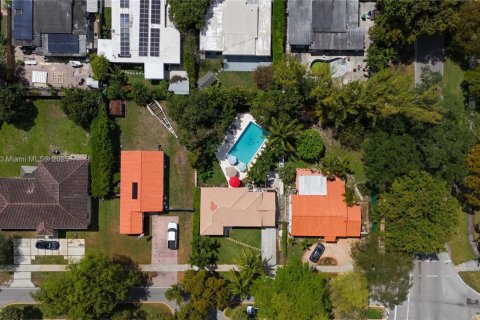 House in Miami Shores, Florida 4 bedrooms, 102.56 sq.m. № 1891245 - photo 1