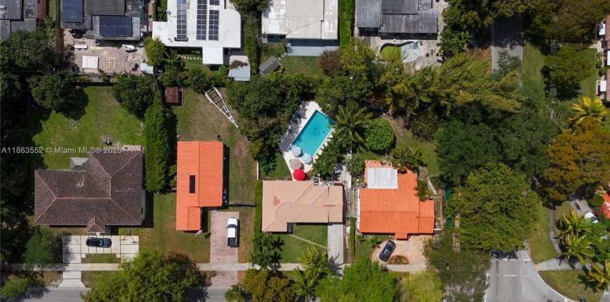 House in Miami Shores, Florida 4 bedrooms, 102.56 sq.m. № 1891245