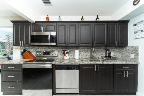 House in Miami Shores, Florida 4 bedrooms, 102.56 sq.m. № 1891245 - photo 3
