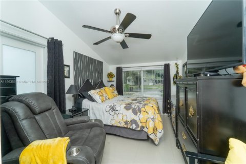 House in Miami Shores, Florida 4 bedrooms, 102.56 sq.m. № 1891245 - photo 5