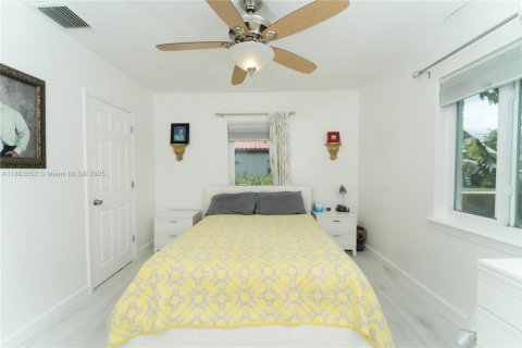 House in Miami Shores, Florida 4 bedrooms, 102.56 sq.m. № 1891245 - photo 10