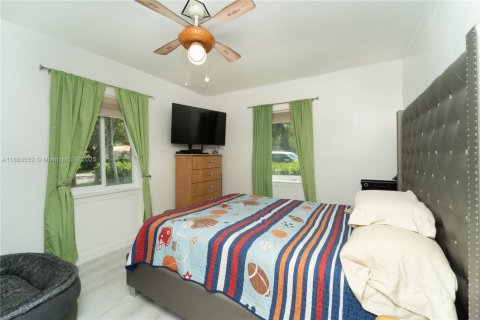 House in Miami Shores, Florida 4 bedrooms, 102.56 sq.m. № 1891245 - photo 9