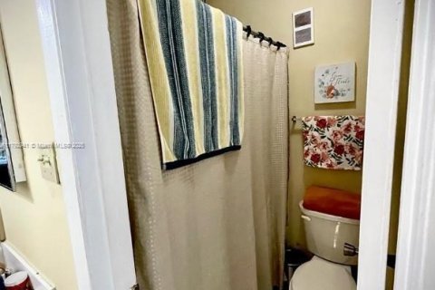 Copropriété à vendre à Miami, Floride: 2 chambres, 101.54 m2 № 1936194 - photo 15