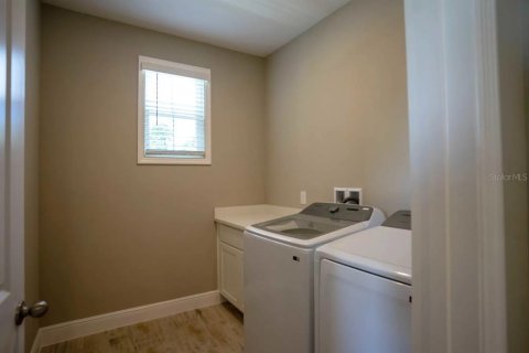 House in DeLand, Florida 5 bedrooms, 284.19 sq.m. № 1061653 - photo 14