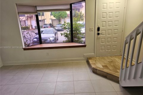 Снять в аренду таунхаус в Майами, Флорида 3 спальни, 125.23м2, № 1988793 - фото 11