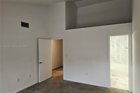 Снять в аренду таунхаус в Майами, Флорида 3 спальни, 125.23м2, № 1988793 - фото 5