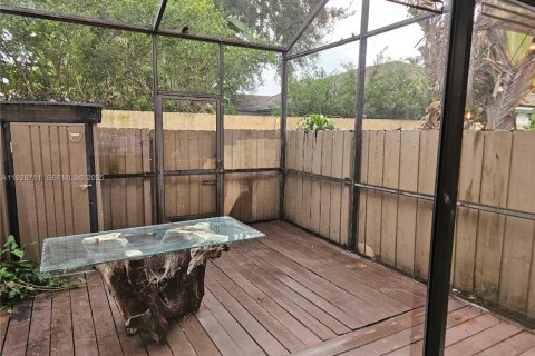 Снять в аренду таунхаус в Майами, Флорида 3 спальни, 125.23м2, № 1988793 - фото 12