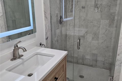 Снять в аренду таунхаус в Майами, Флорида 3 спальни, 125.23м2, № 1988793 - фото 8